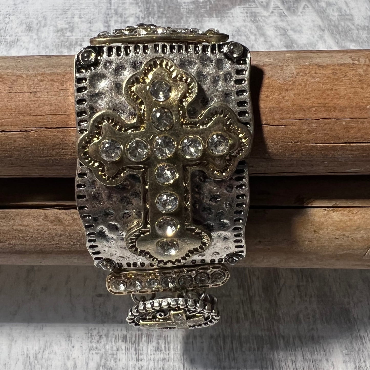Bracelet : Hammered-look Framed Cross, 7½+
