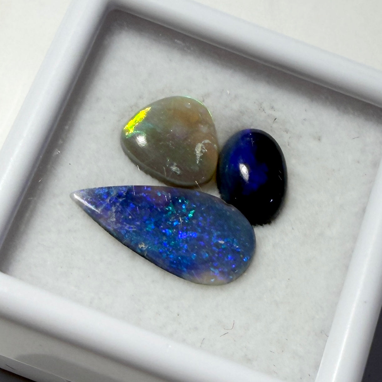 Cabs : Australian Opals, 3, in petite display box