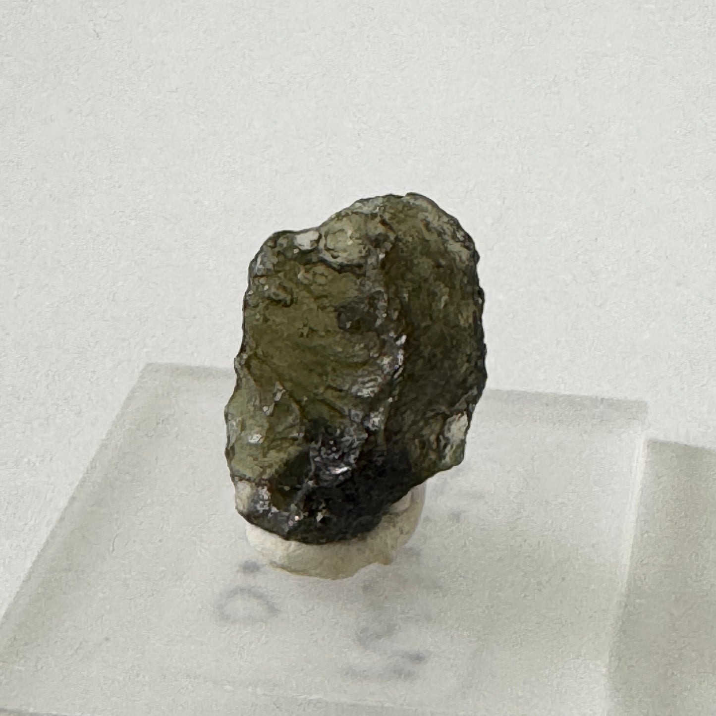 Rough : Mounted : Moldavite, less than 1 gram