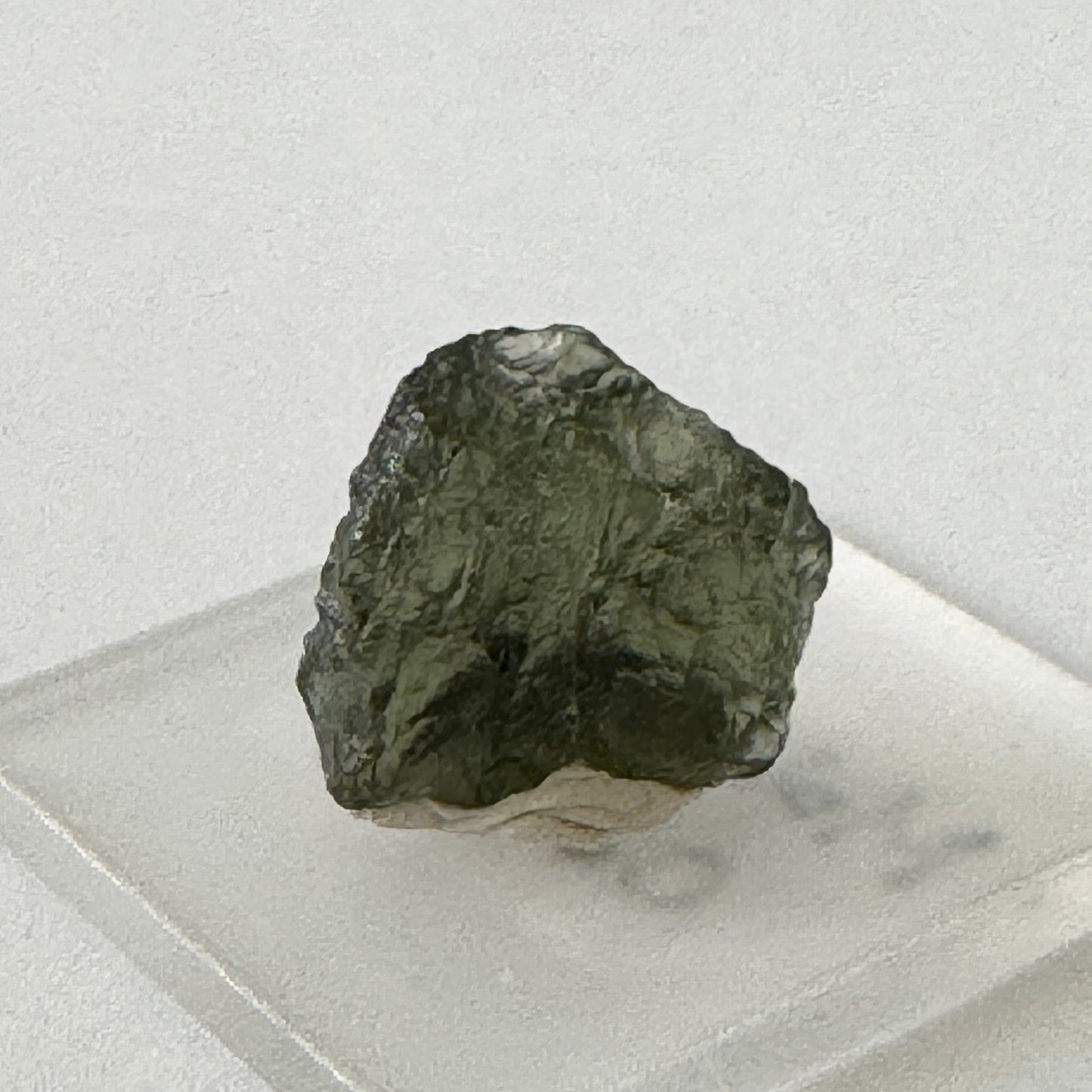 Rough : Mounted : Moldavite, less than 1 gram