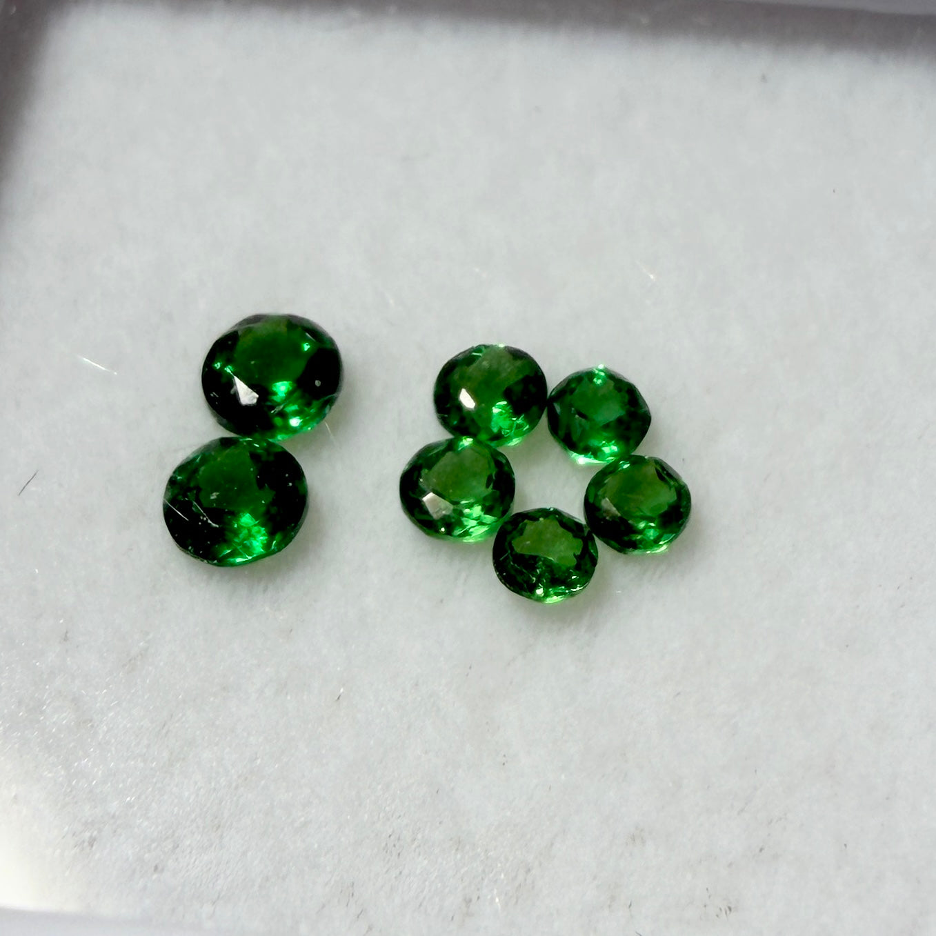 Faceted : Tsavorite Garnets, 7 pieces, Tanzania, petite display box
