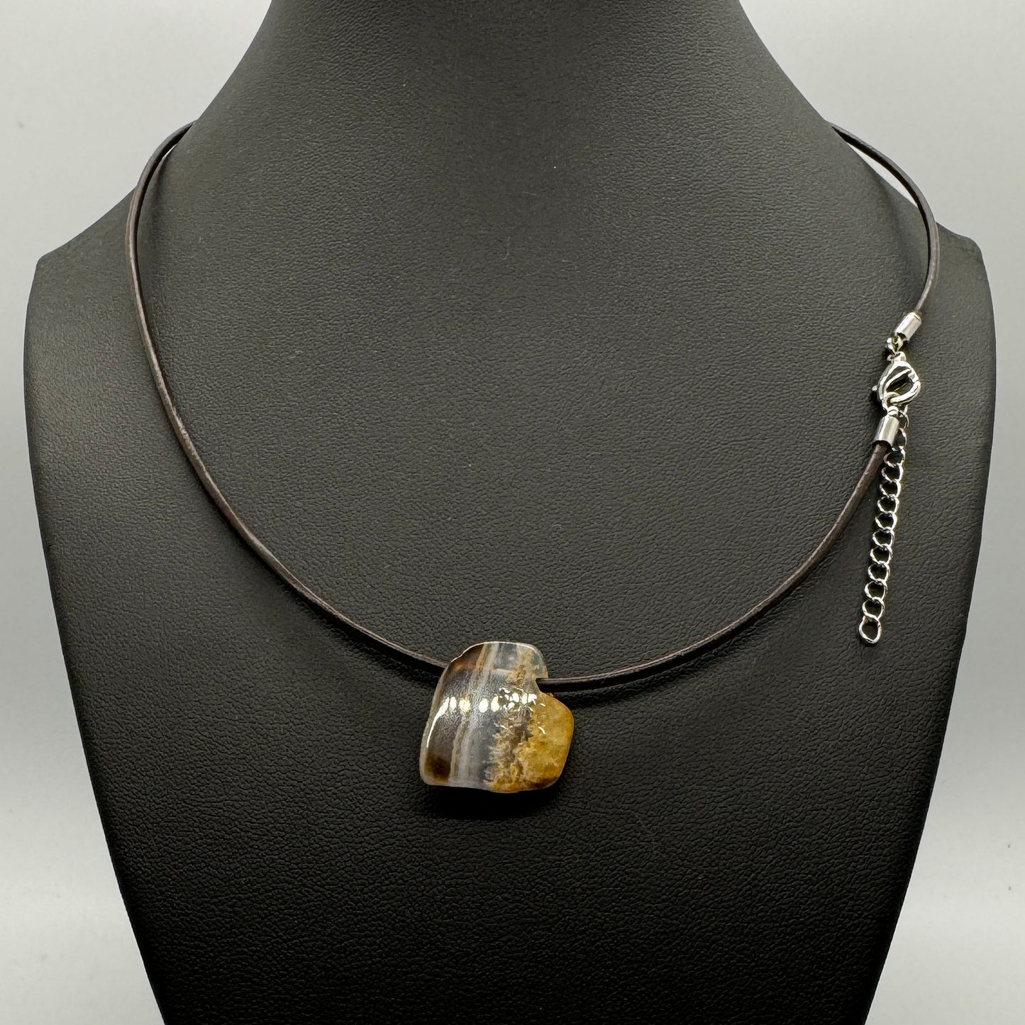 Necklace : Brown Agate Slice on Leather