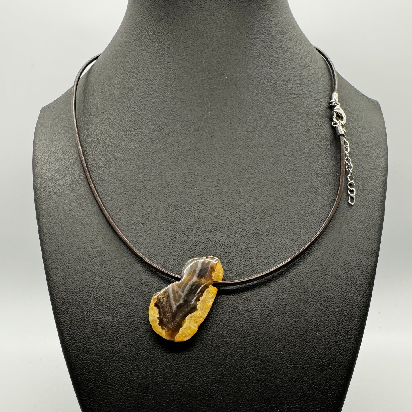 Necklace : Brown Agate Slice on Leather