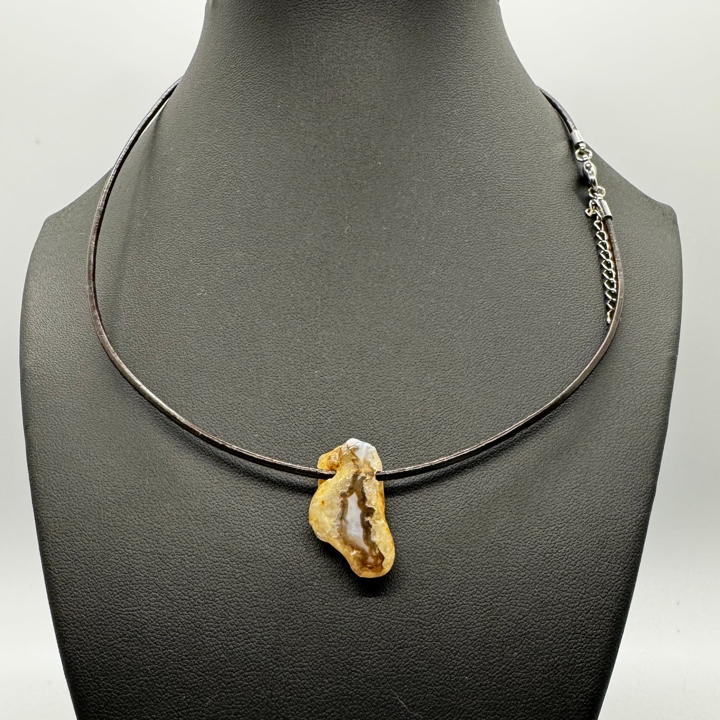 Necklace : Brown Agate Slice on Leather