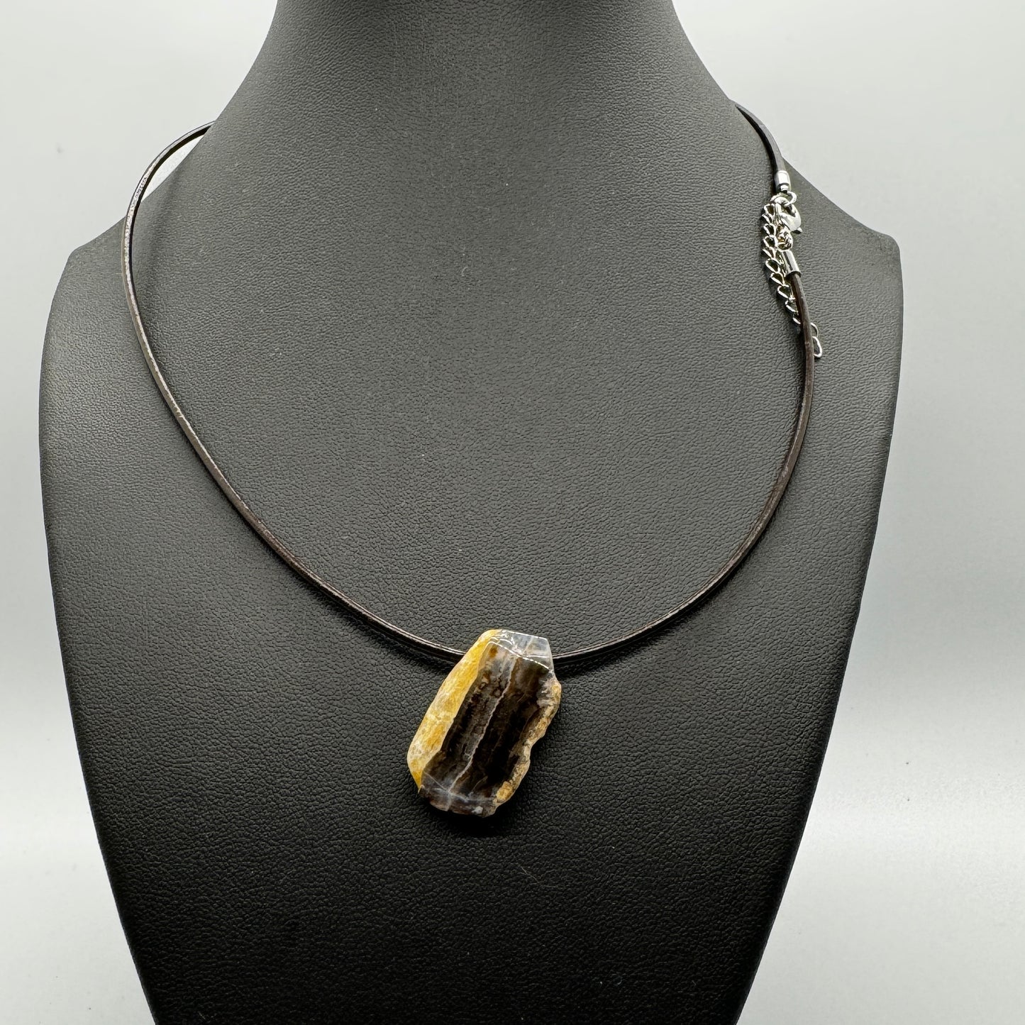 Necklace : Brown Agate Slice on Leather