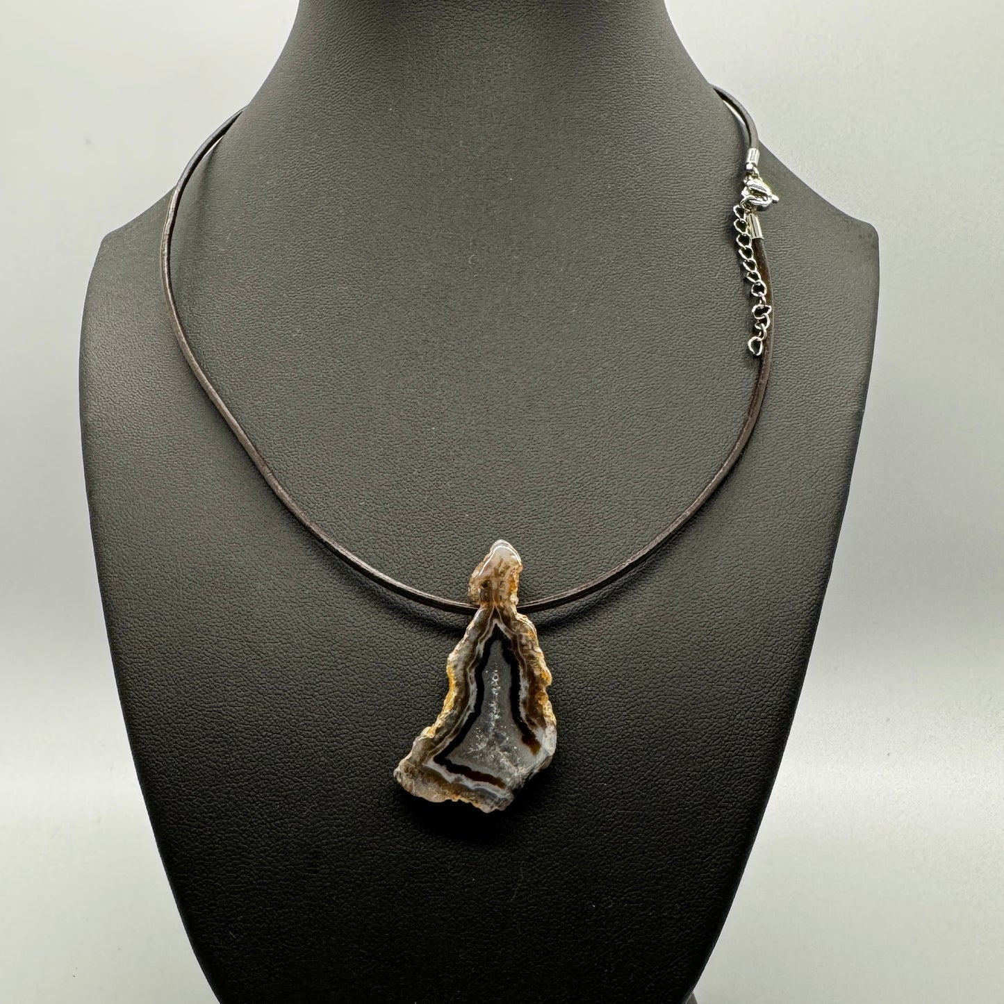 Necklace : Brown Agate Slice on Leather