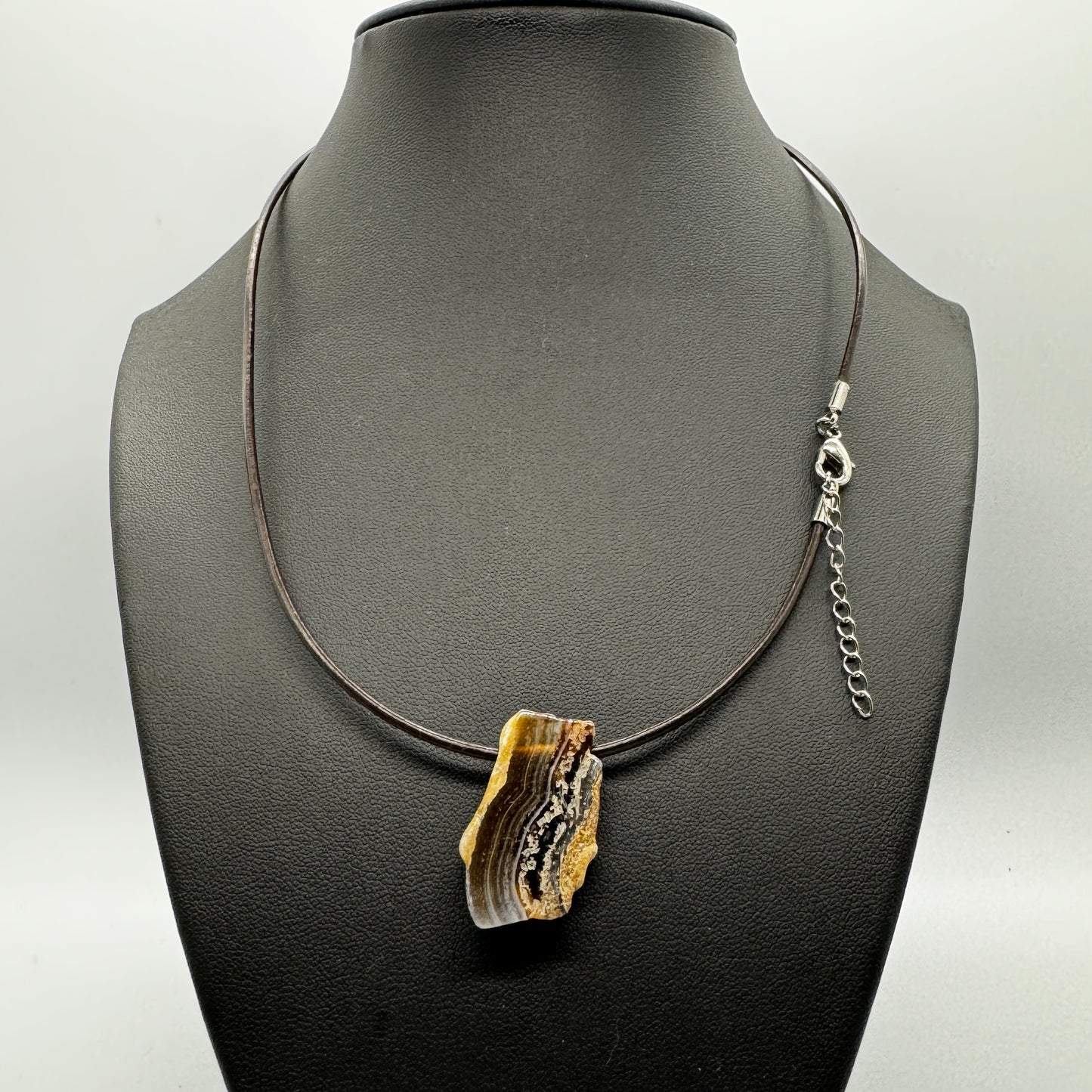 Necklace : Brown Agate slice on Leather