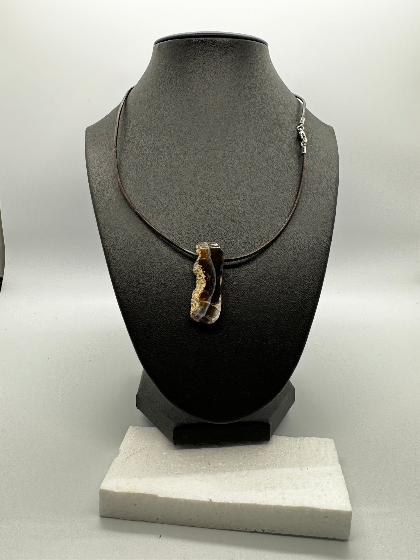 Necklace : Brown Agate Slice on Leather