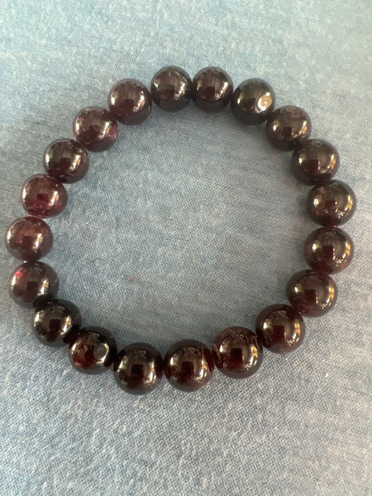 Bracelet : 10mm Garnet, 6¾"