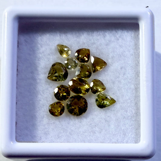 Faceted : Yellow Green Garnets, 12 pieces, Mali, petite display box