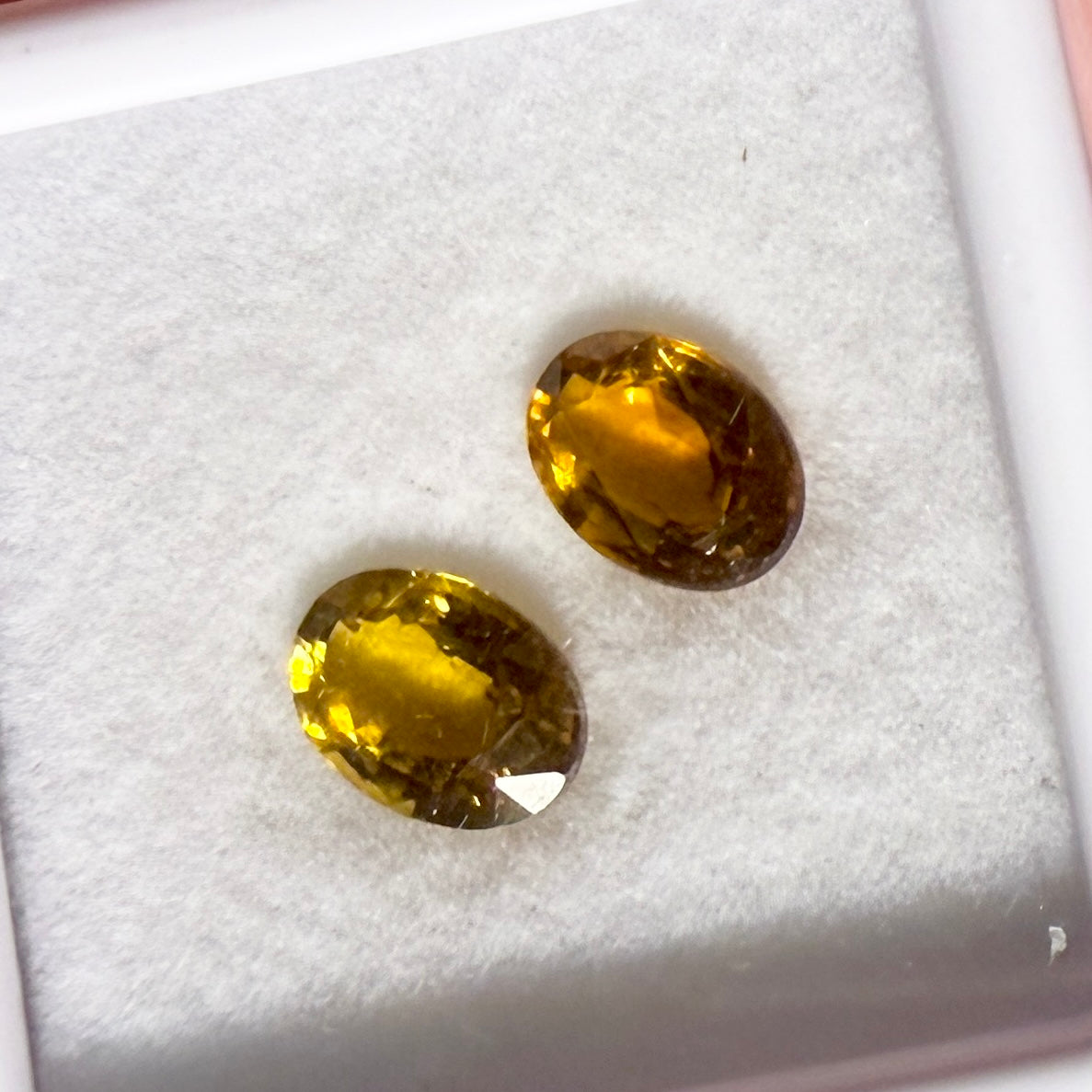 Faceted : Sunset Tourmaline Oval Pair 7x5mm / Square 5x5mm / Oval 7x5mm, petite display box