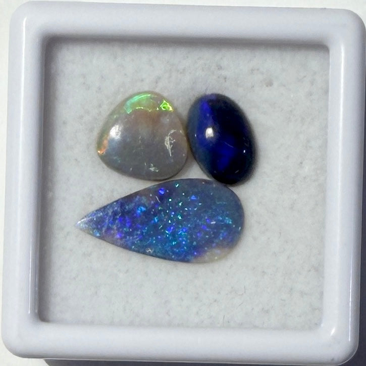 Cabs : Australian Opals, 3, in petite display box