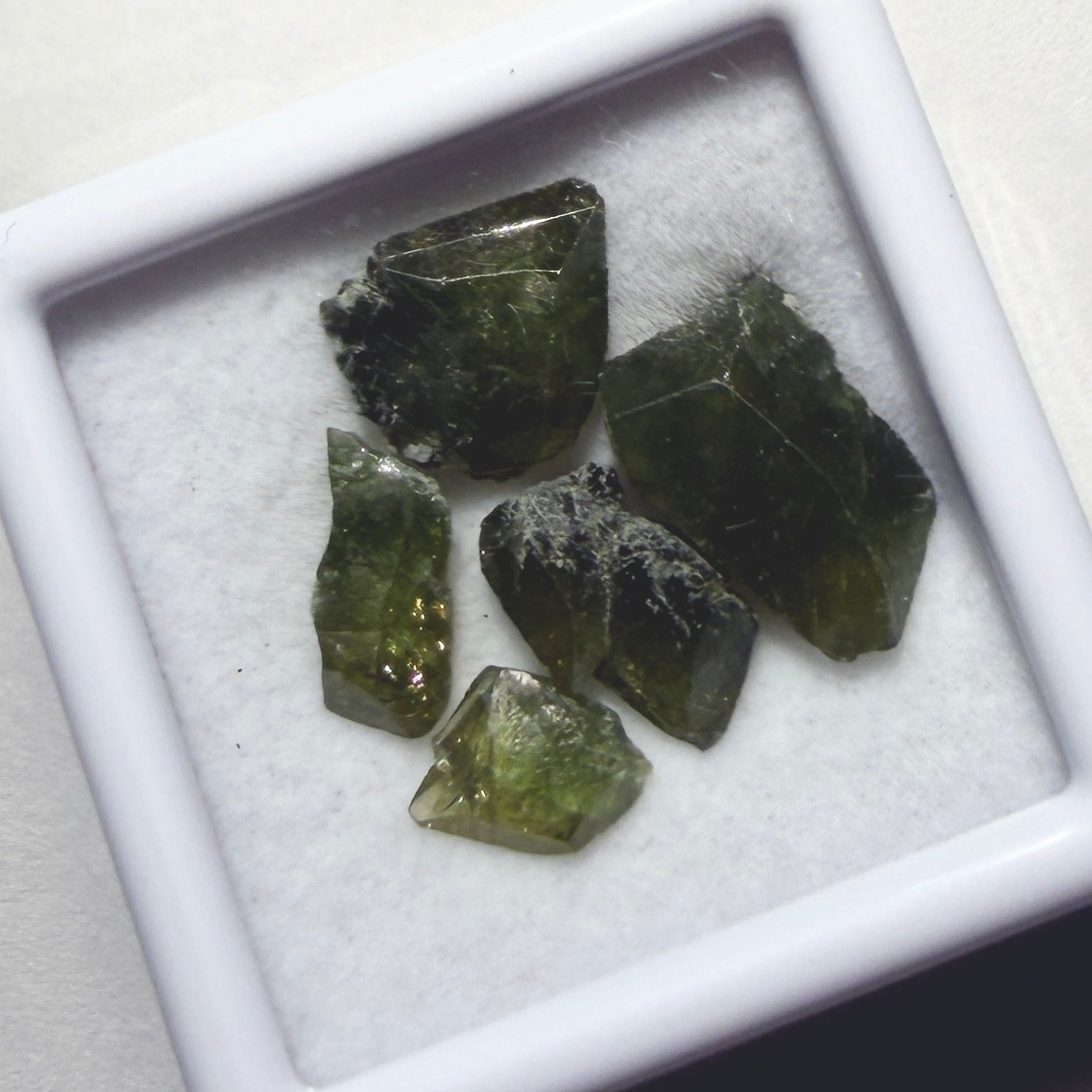 Crystals : Sphene (Titanite), 5 pieces, 1.5gms, Afghanistan, in small display box