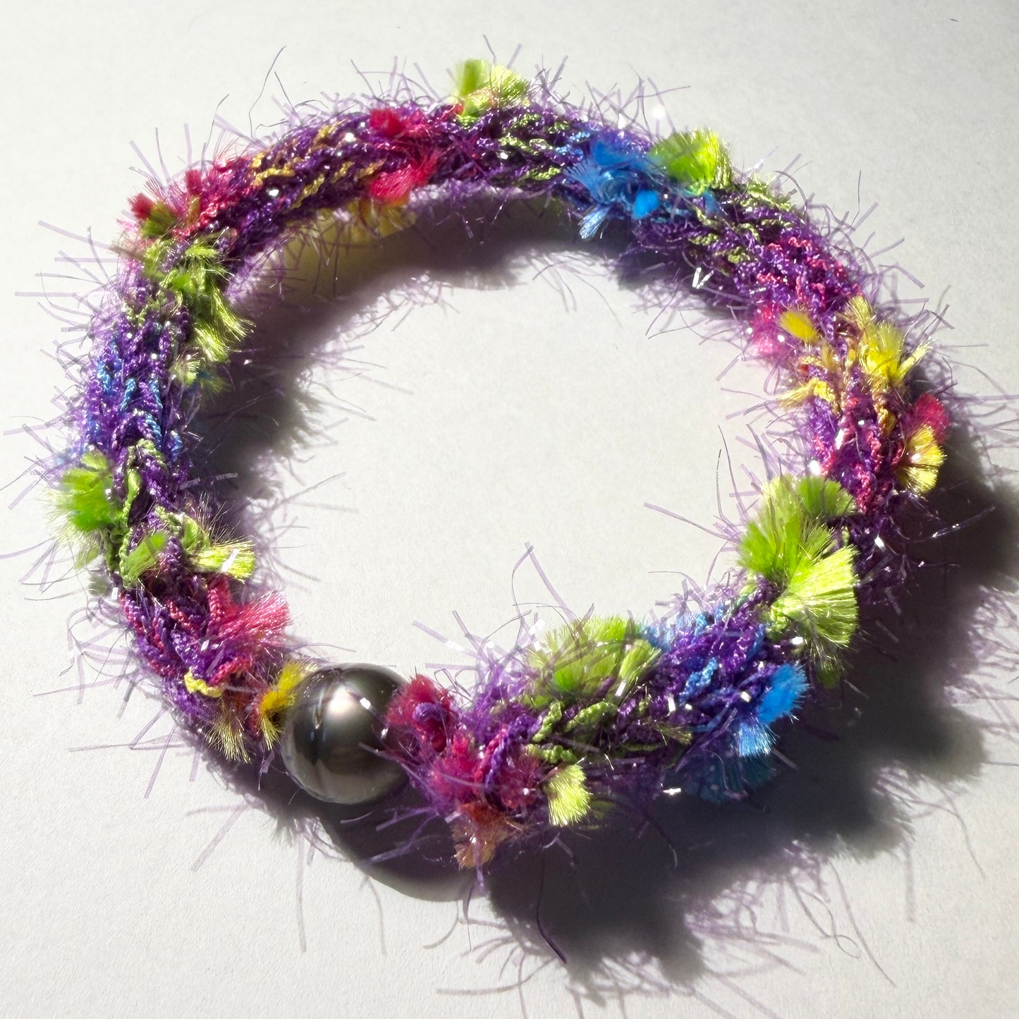 Bracelet : 8” Feathery Purple Shimmer Strands with 11mm Tahitian Pearl