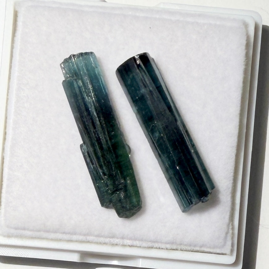 Crystals : Tourmaline, 2 pieces, 3.01g, Blue Green, in petite display box