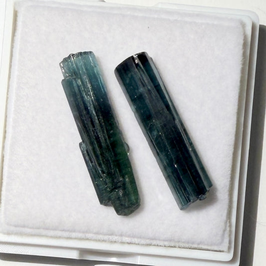 Crystals : Tourmaline, 2 pieces, 3.01g, Blue Green, in petite display box