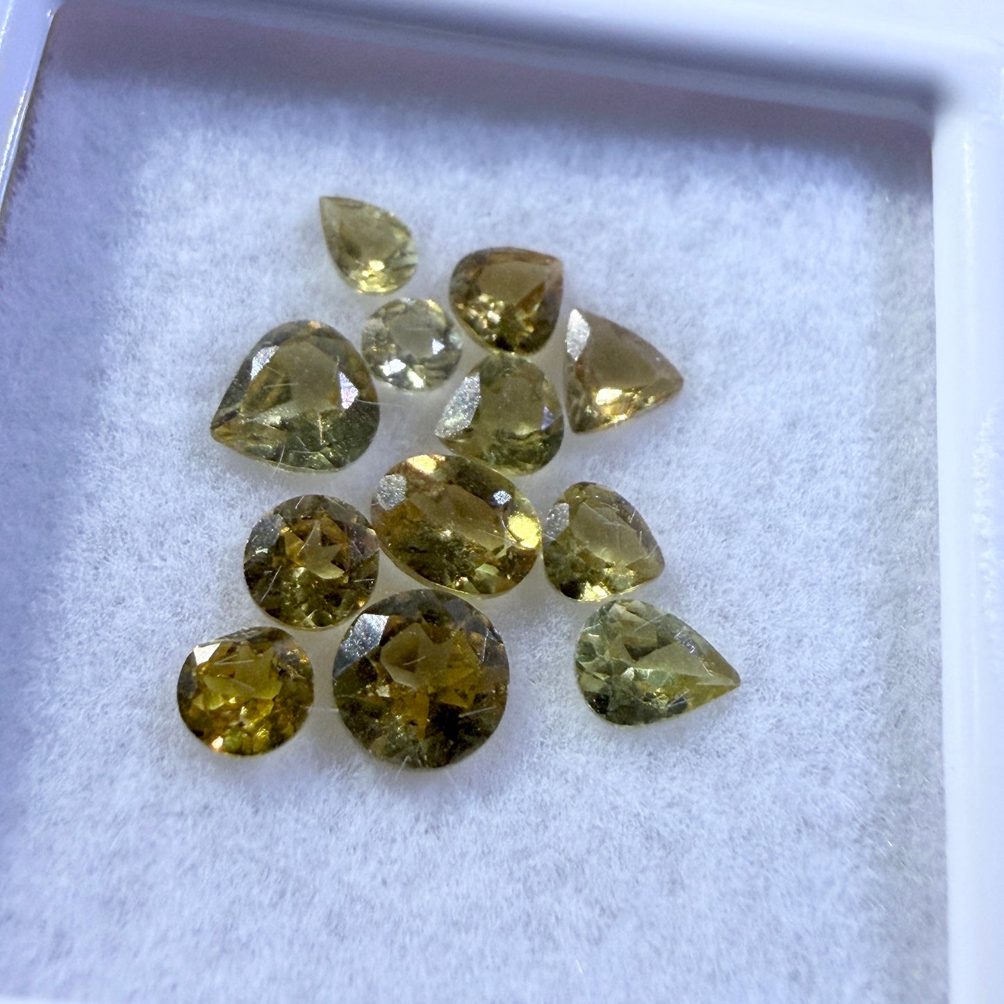 Faceted : Yellow Green Garnets, 12 pieces, Mali, petite display box