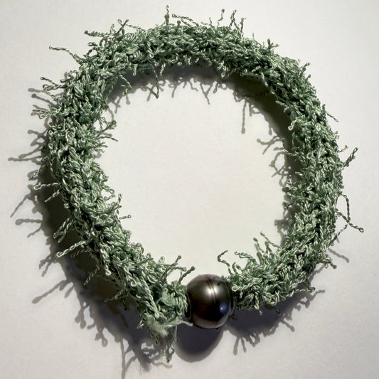Bracelet : 8" Fuzzy Woven Textile with 11mm Tahitian Pearl