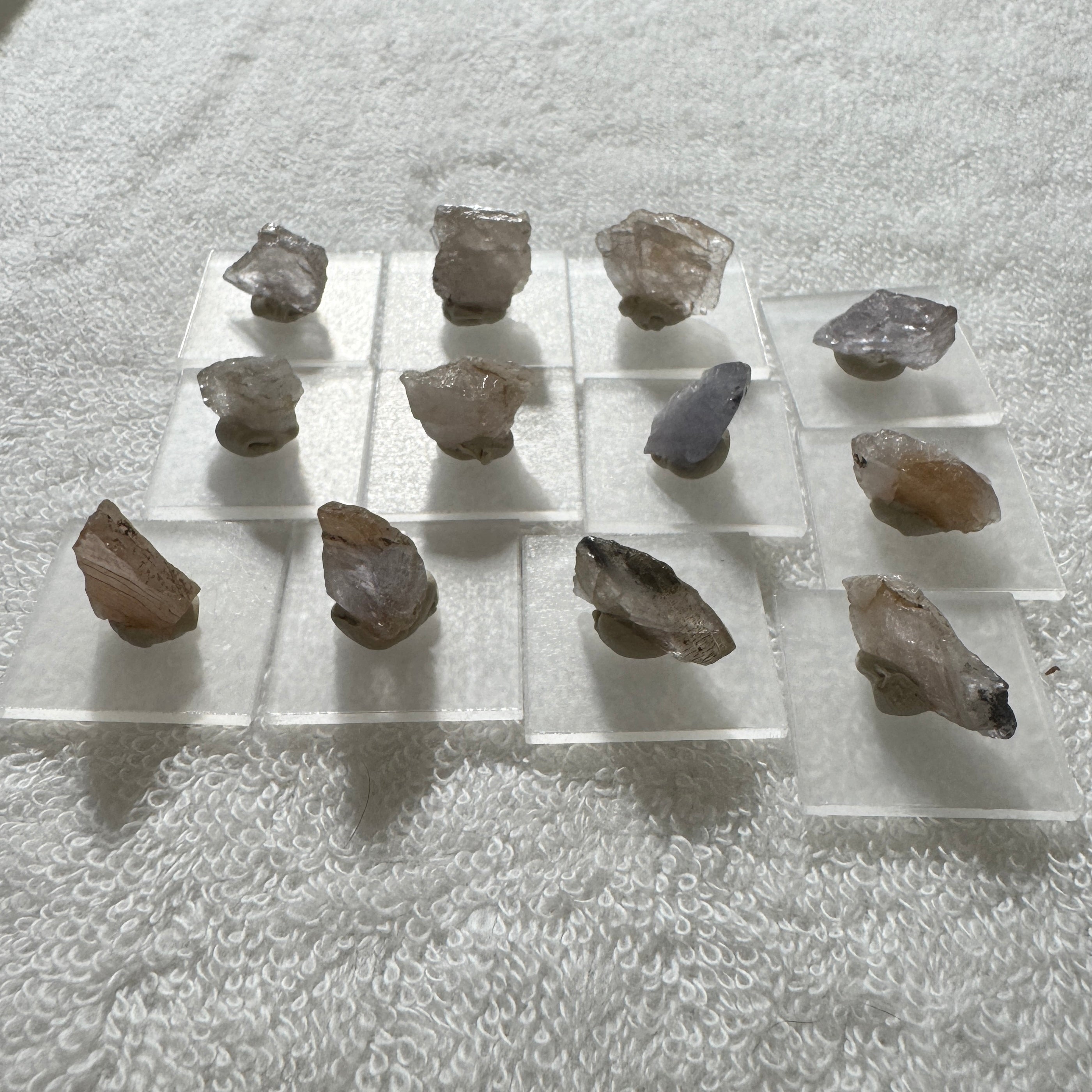 Rough : Mounted : Mangano Axinite, brilliant UV – Shard Rocks and Minerals