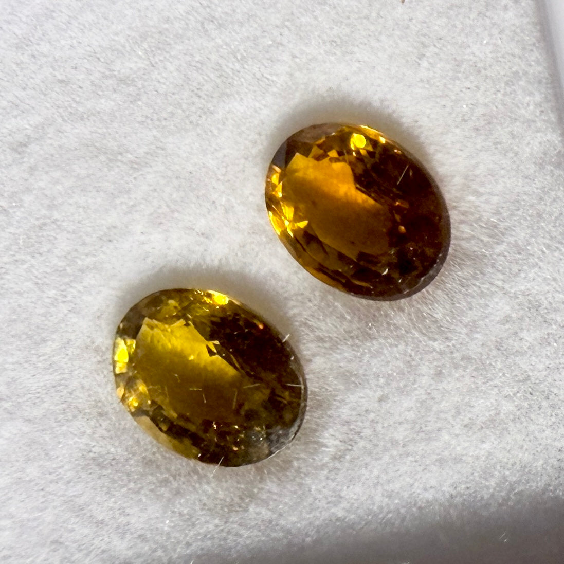 Faceted : Sunset Tourmaline Oval Pair 7x5mm / Square 5x5mm / Oval 7x5mm, petite display box