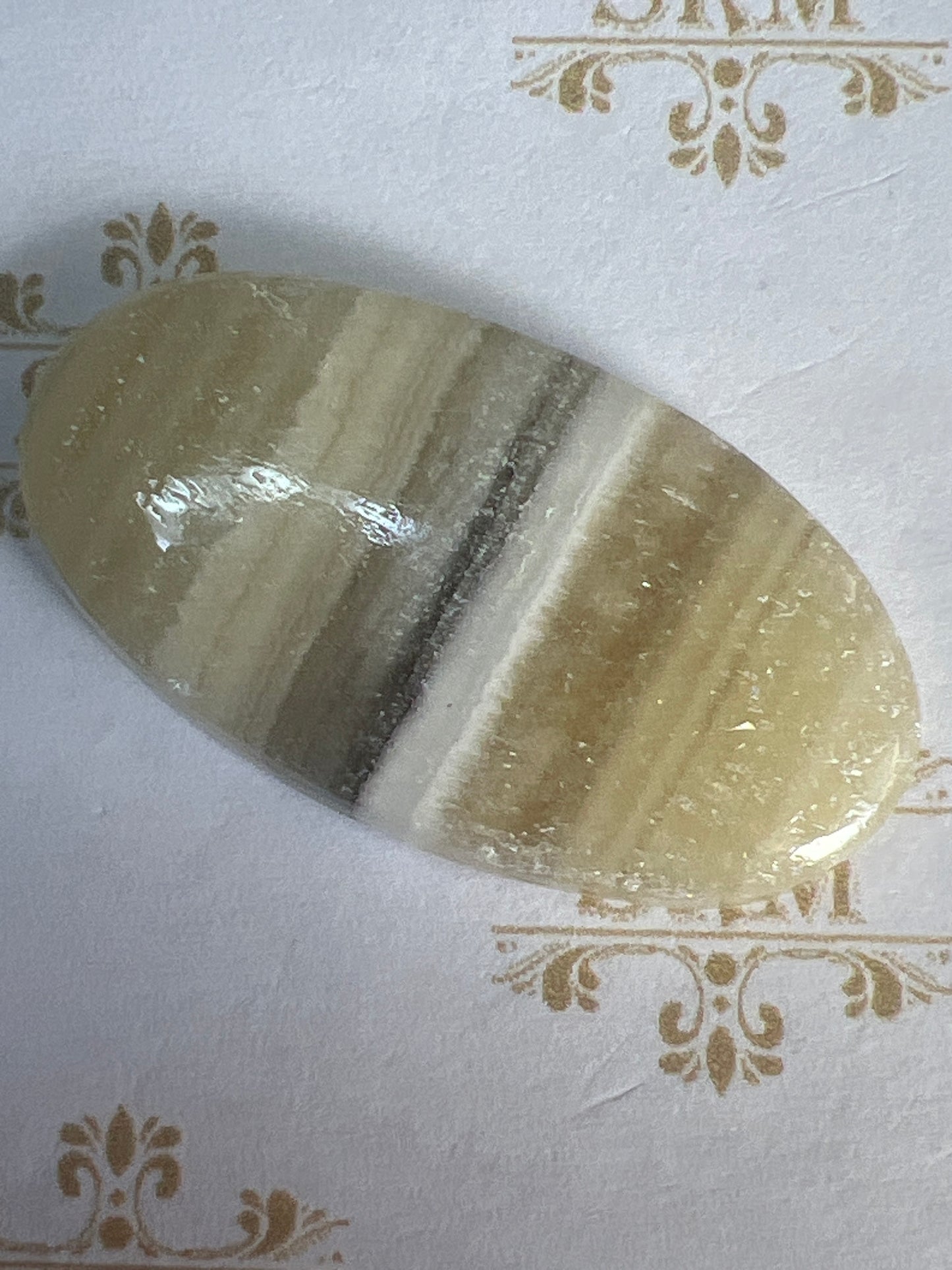 Cab:  Onyx, 37x20x5