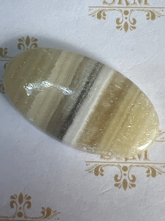 Cab:  Onyx, 37x20x5