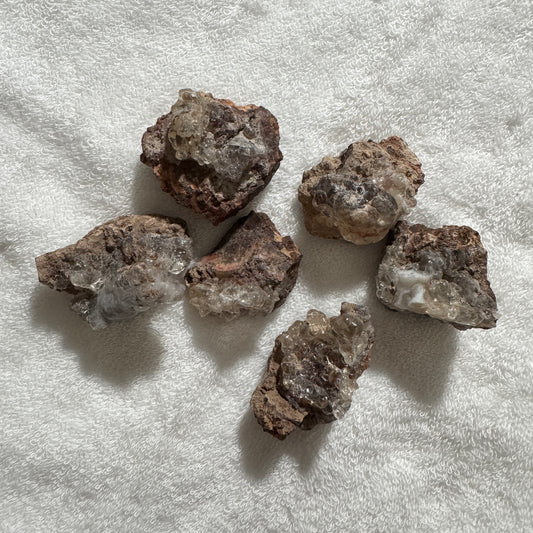 Bulk : Rough : Hyalite Opal on Matrix, 6 pieces, brilliant UV