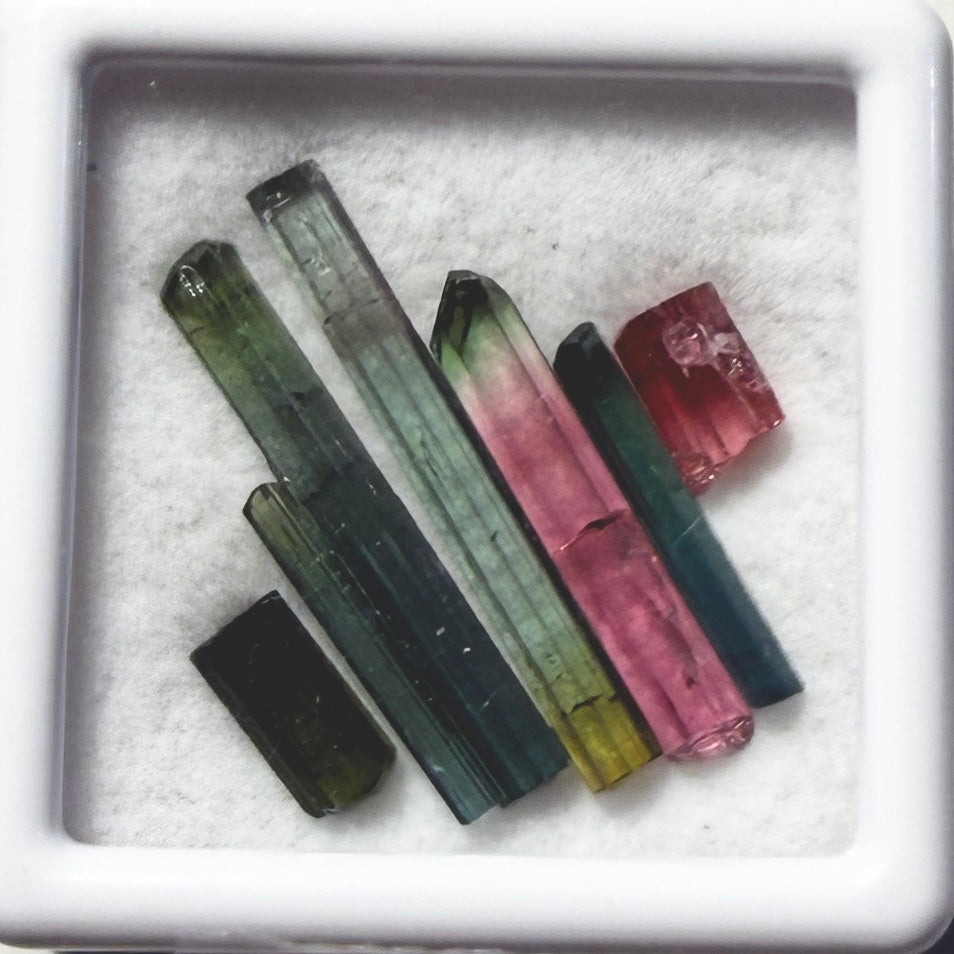 Crystals : Cruzeiro Tourmaline, 7 pieces, 6 carats