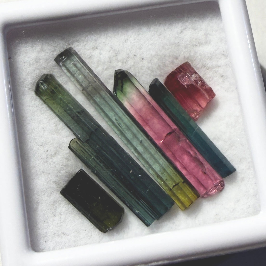 Crystals : Cruzeiro Tourmaline, 7 pieces, 6 carats