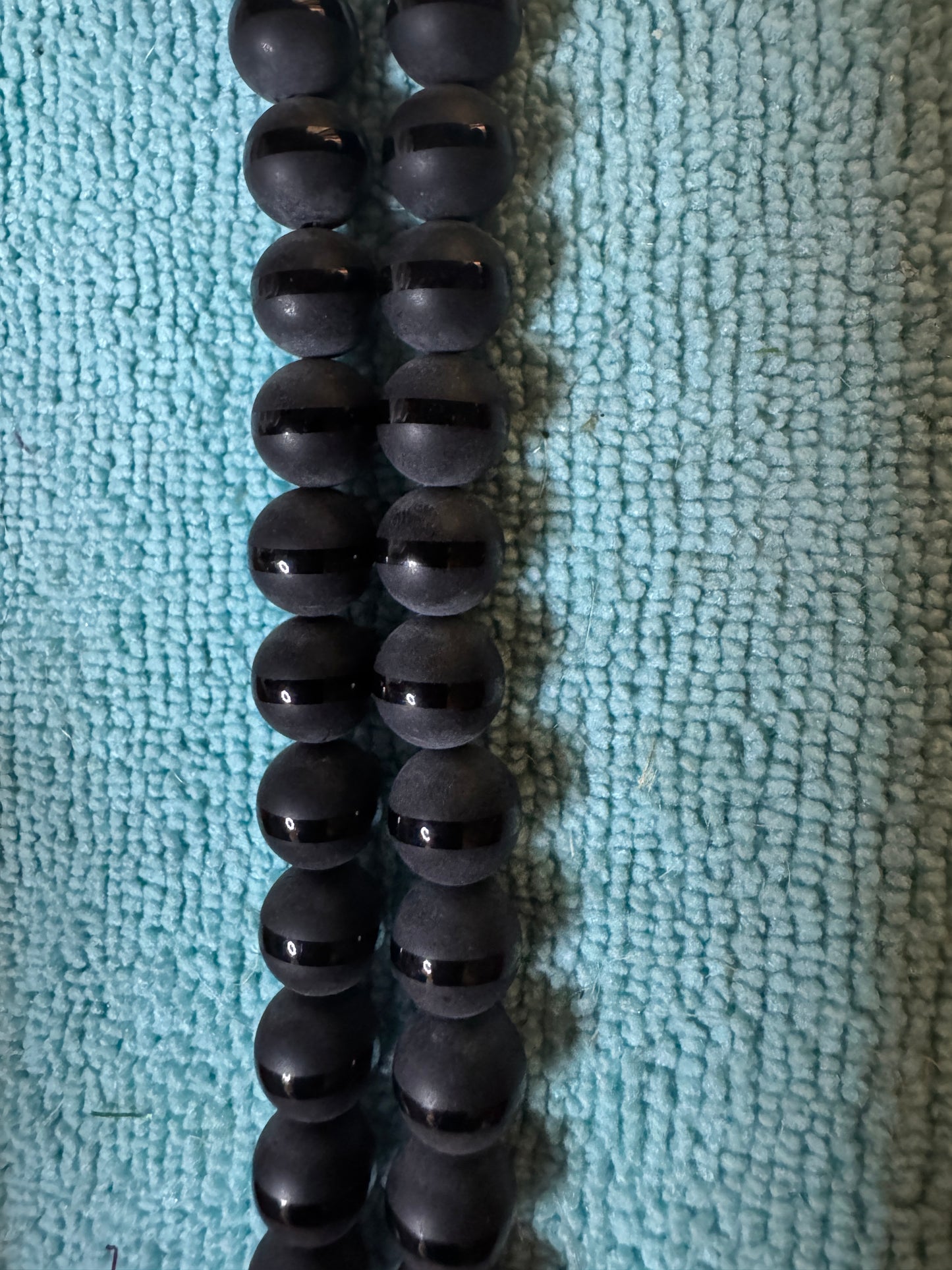 Beads : Black Onyx : Tibetan Line Agate : 10mm.