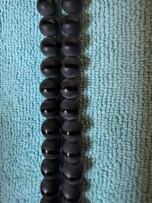 Beads : Black Onyx : Tibetan Line Agate : 10mm.