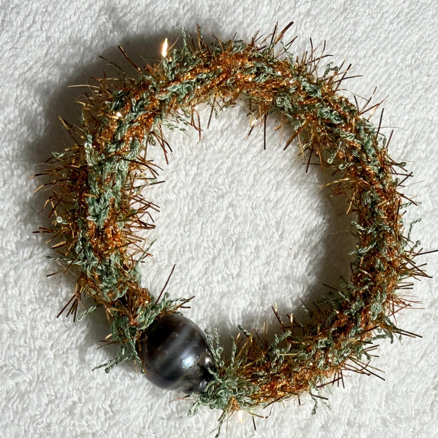 Bracelet : 6½” Feathery Pale Olive with Bronze Shimmer Strands and Tahitian Pearl